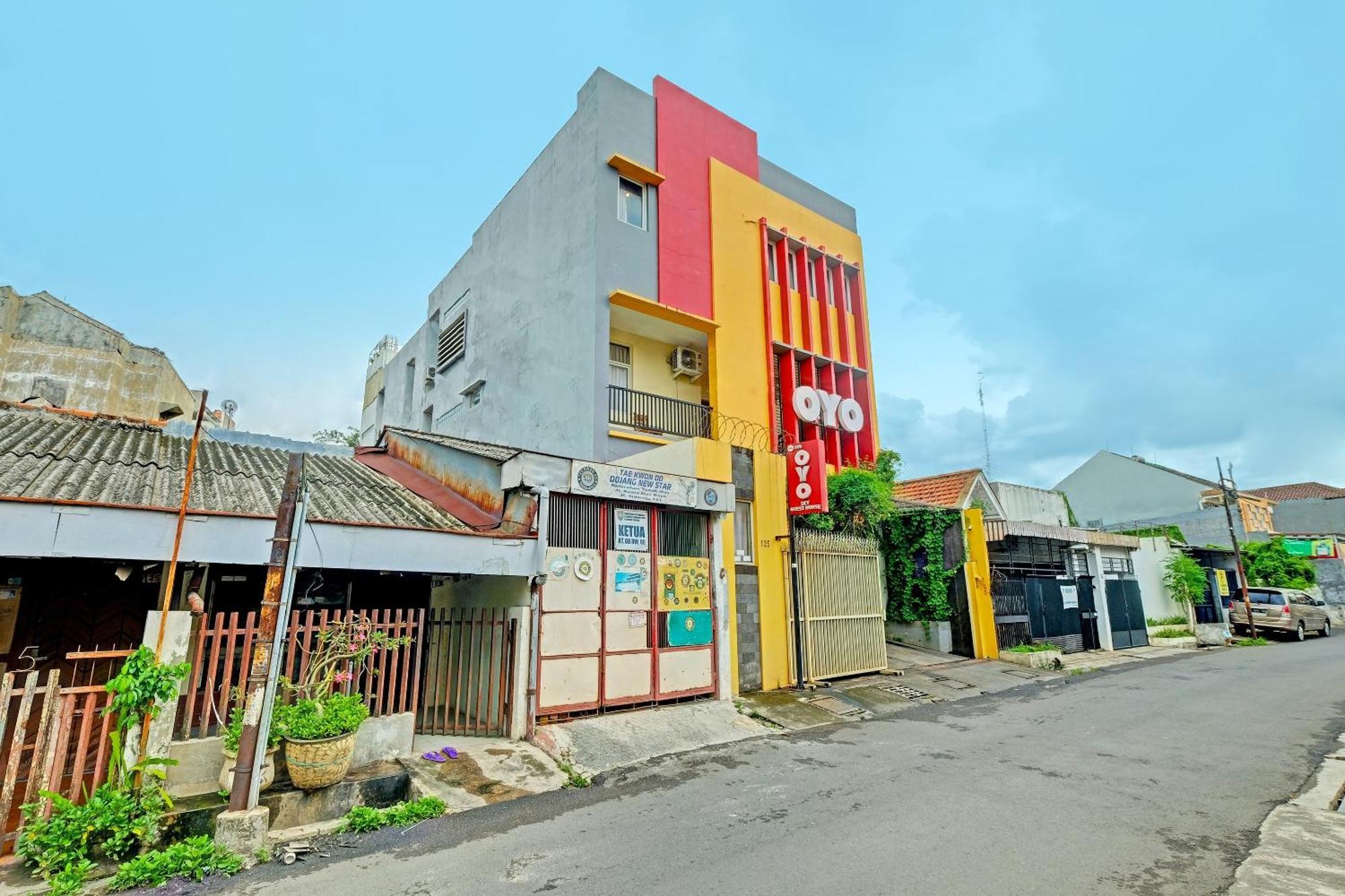 Sky Guesthouse Semarang Exteriér fotografie